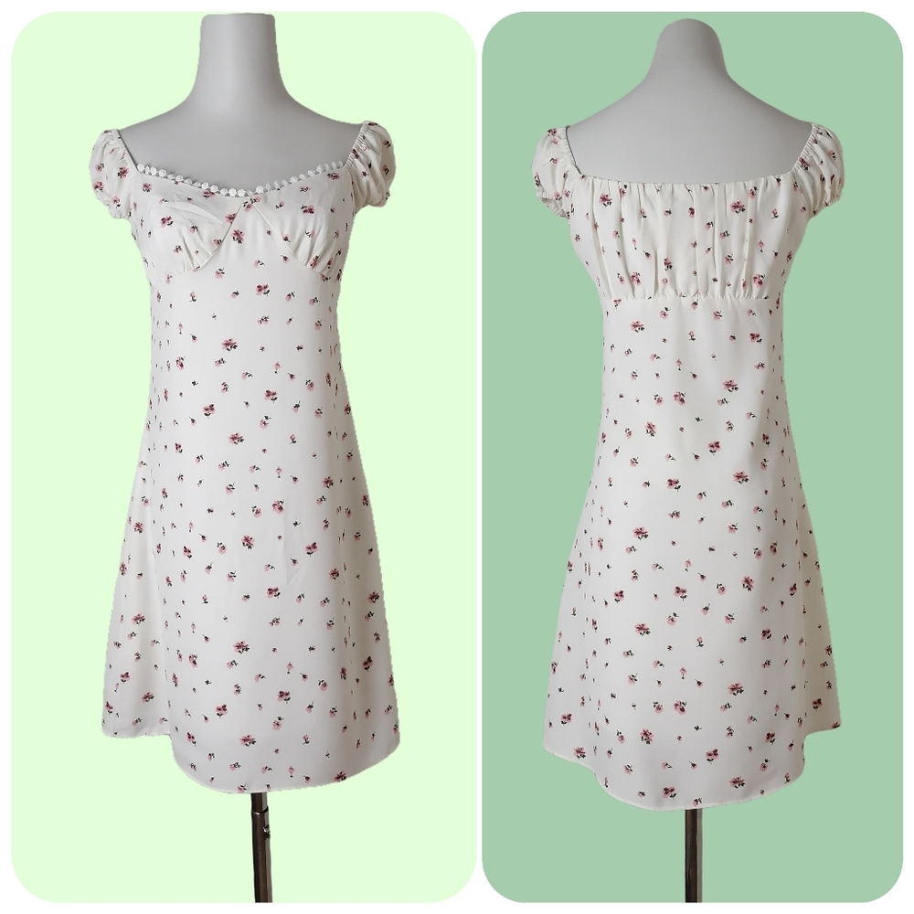 🦄 vintage sweetheart neckline , puff sleeve , small floral dress
